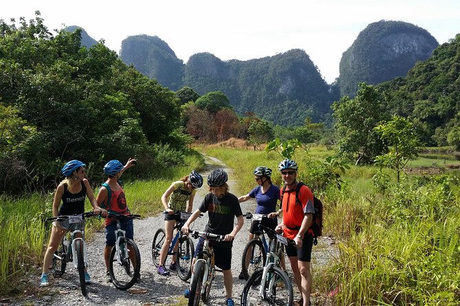 3-in-1 Ultimate Borneo Expedition Adventure - Lunch in an old gold-mining town