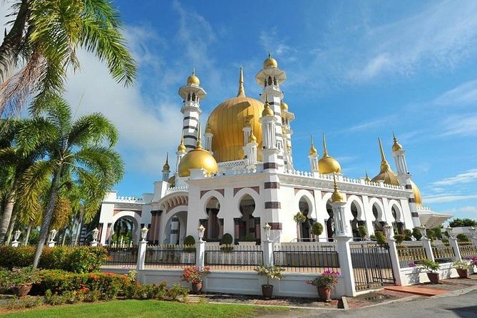 3-Night Cameron Highlands and Penang Tour from Kuala Lumpur - A trishaw ride through UNESCO Georgetown