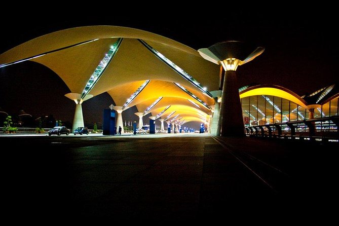 Airport transfer - Passing the Petronas Twin Towers