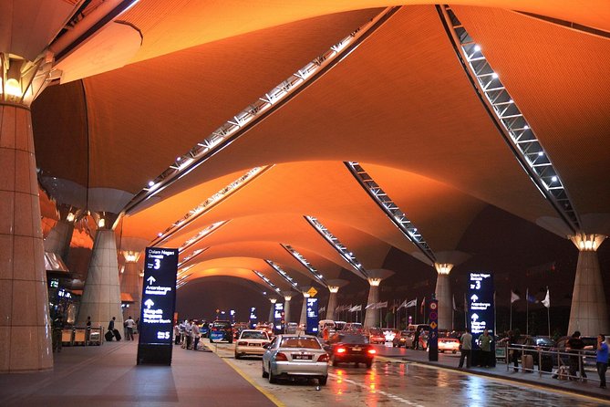 Airport transfer - The Private Vehicle and One-Hour Ride