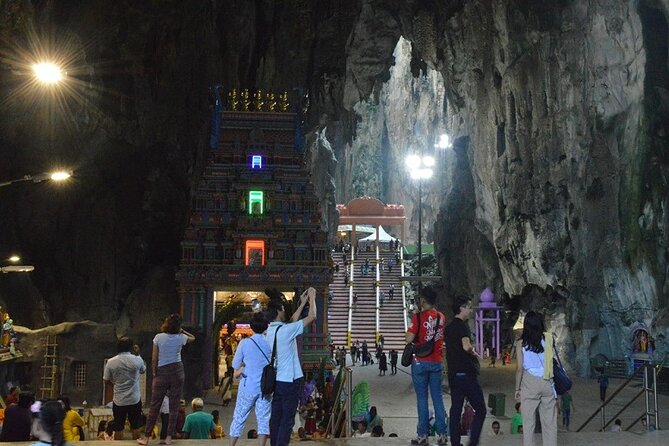 Batu Caves and Malaysian Crafts Tour from Kuala Lumpur - Monkeys, clothing, and practical temple manners