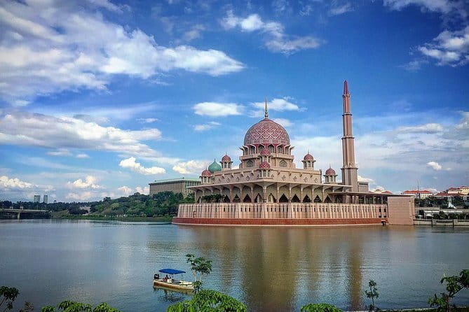 Batu Caves & Putrajaya Highlights: Landmarks & Botanical Garden - From Batu Caves to Malaysia’s purpose-built capital
