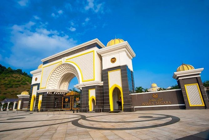 Best of Kuala Lumpur City Tour Including National Museum and National Monument - Petronas Towers: a quick first photograph