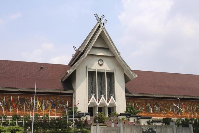 Best of Kuala Lumpur City Tour Including National Museum and National Monument - Craft Complex and Harriston Boutique: useful culture or shopping detour?
