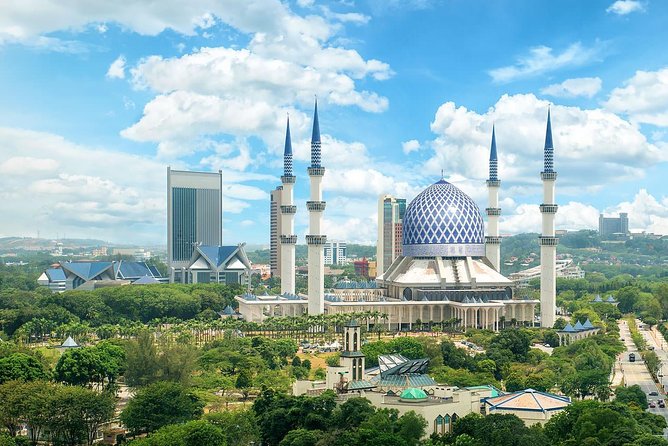 Blue Mosque And Batu Caves Tour - The watch shop and batik center