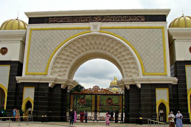 Cruise Shore Excursions: Port Klang - Shared or Private: Which Option Makes Sense?