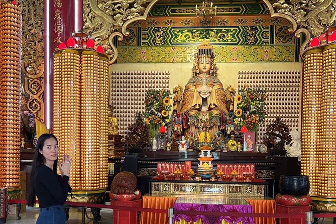 Exclusive Half Day Batu Caves and Private City Tour Kuala Lumpur - Central Market for souvenirs and local crafts