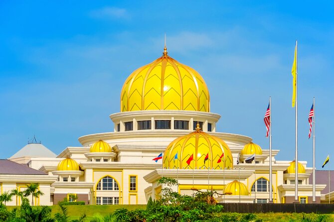 Exclusive Half Day Batu Caves and Private City Tour Kuala Lumpur - Petronas Twin Towers for the final photographs