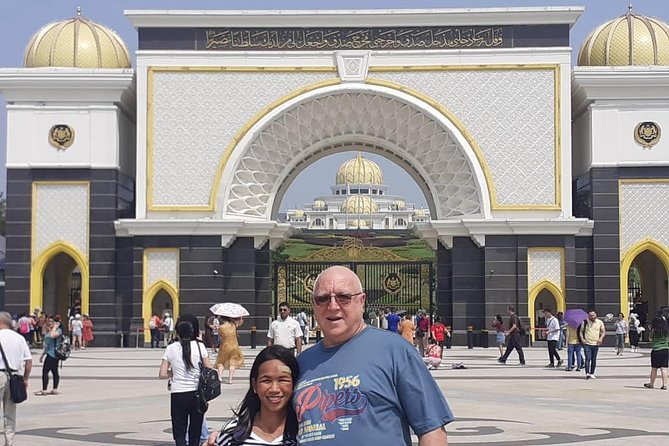 Explore Kuala Lumpur: Iconic City Landmarks & Batu Caves - Petronas Twin Towers: a quick Kuala Lumpur icon