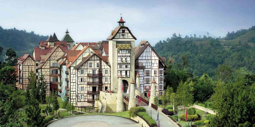 From Kuala Lumpur: Colmar Tropicale and Batu Caves Day Trip - What $44 gets you