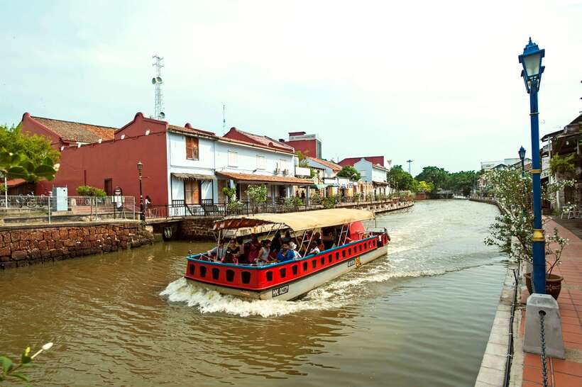 From Kuala Lumpur: Full-Day Historical Tour of Malacca - Cheng Hoon Teng connects three traditions