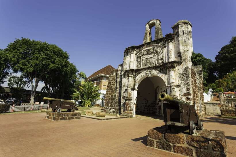 From Kuala Lumpur: Full-Day Historical Tour of Malacca - Stadthuys and Red Square set the scene