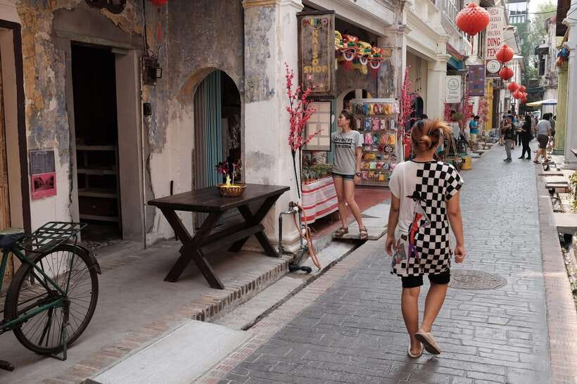 From Kuala Lumpur: Full-Day Tour to Ipoh - Perak Cave Temple: the day’s big visual moment