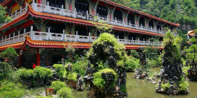 From Kuala Lumpur: Full-Day Tour to Ipoh - Sam Poh Tong and Kek Look Tong