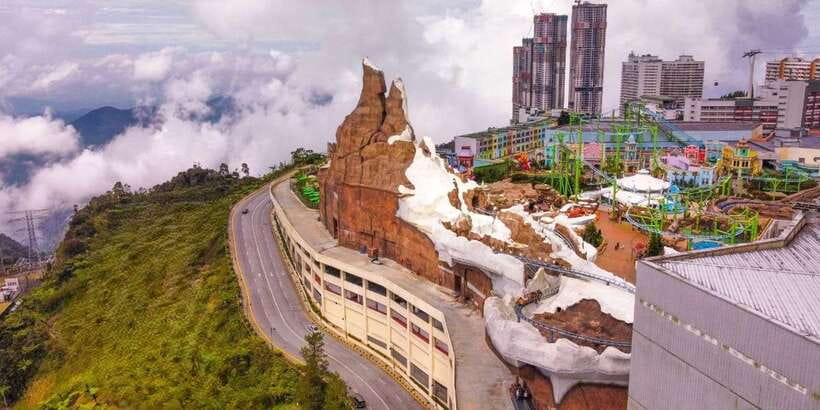 From Kuala Lumpur: Genting Highlands Day Tour & Gondola Ride - Returning by gondola and van