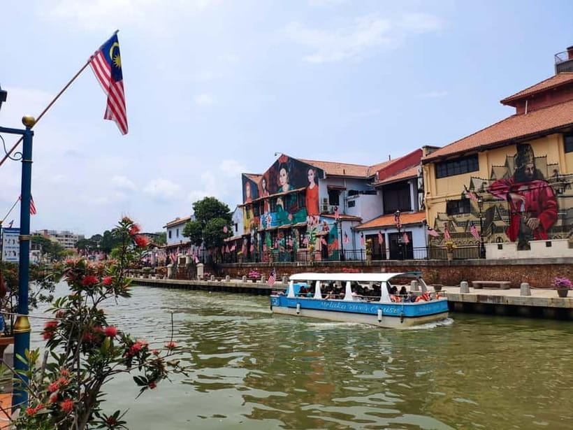 From Kuala Lumpur: Historical Private Malacca Day Tour - A Famosa and St. Paul’s Hill tell the older story