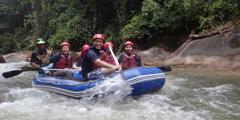 From Kuala Lumpur: Kampar River White Water Rafting - Lunch, showers, and the end of the river run