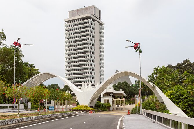 Full Day Kuala Lumpur City Tour with Petronas Twin Tower Tickets - What $110 per person really buys you