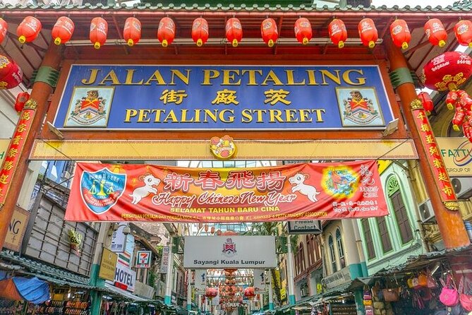 Full Day Kuala Lumpur City Tour with Petronas Twin Tower Tickets - Petronas Twin Towers and KL Tower: two different views