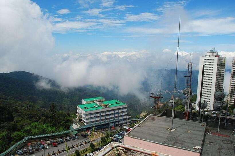 Genting Highlands Private Day Trip with Batu Caves - Chin Swee Caves Temple offers a quieter pause