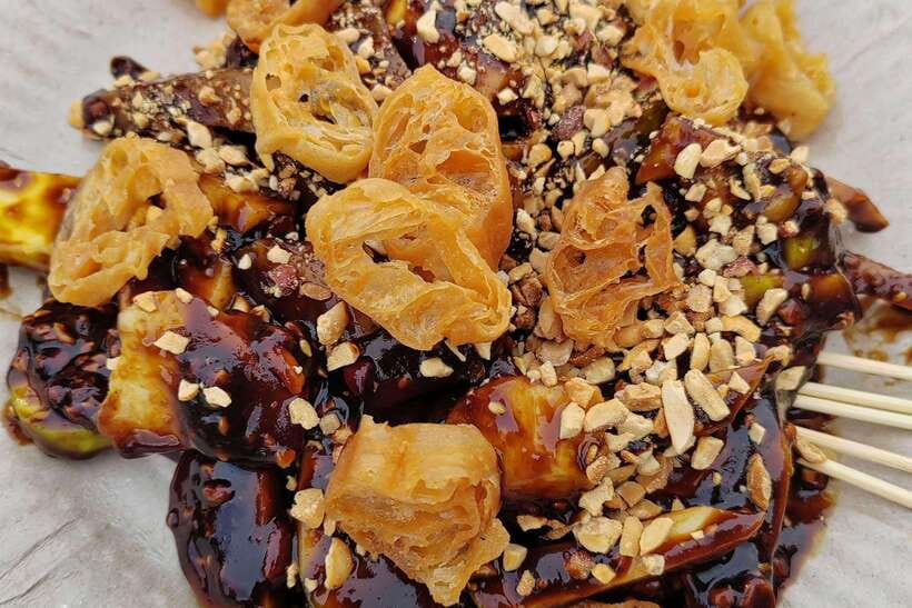George Town: Authentic Food Tour with 12+ Tastings - Why the guide can make or break the afternoon
