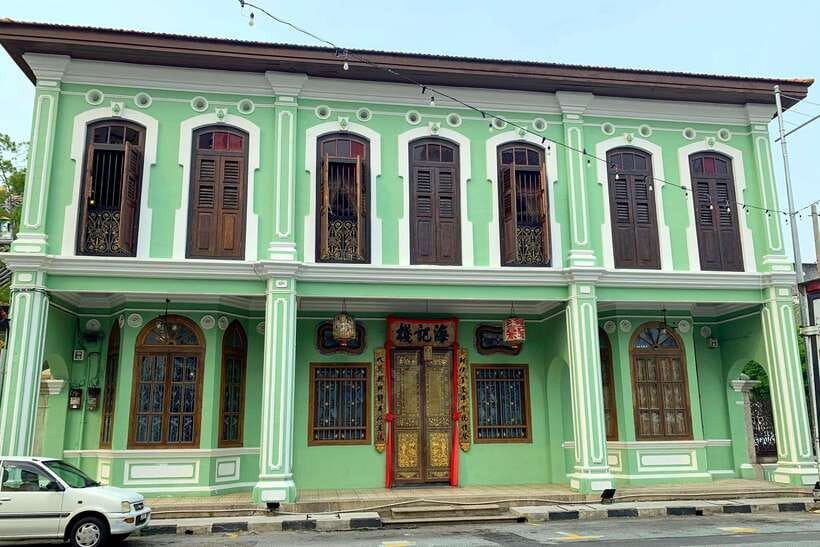 George Town: Private Half-Day Historical City Tour - The Peranakan Mansion and a new local tradition