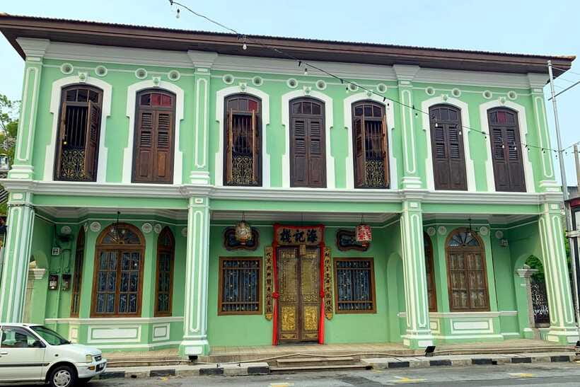 George Town: Private Half-Day Historical City Tour - Khoo Kongsi, family power in stone and timber