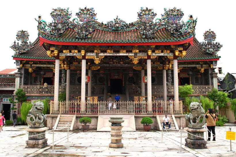 George Town: Private Half-Day Historical City Tour - Reclining Buddha Temple and the standing Buddha