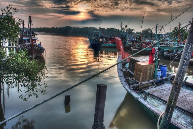 Glowing Kuala Selangor Firefly Tour - Sri Shakti Temple: a brief but striking first stop