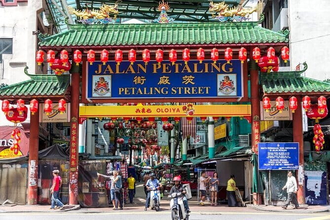 Harmony & Cultural Night Tour - Starting with Sri Maha Mariamman Temple
