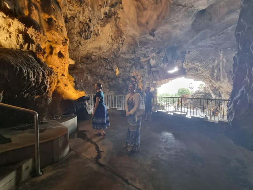 Ipoh Cave Temples Tours - A cave tour that leaves room for local life