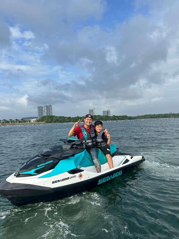 Johor Bahru : Seadoo JetSki 30mins Self Ride Tour (Double) - The short stop at R&F Mall