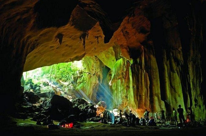 Jungle Odyssey: Unleash Your Adventure in Taman Negara! - Visiting a local aborigine settlement