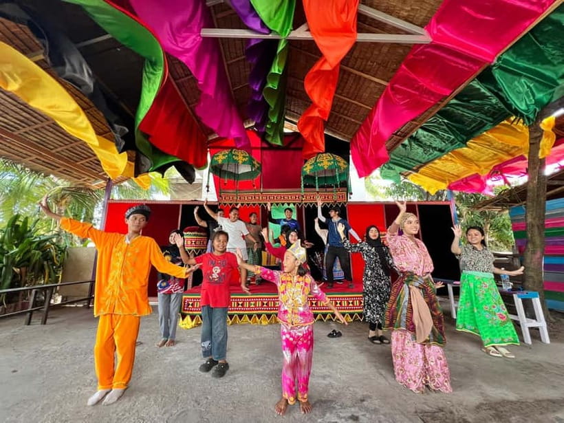 KAMPUNG GIPSI-DAY TRIP TO BAJAU HEAVEN FREE NASIGORENG & TEH - Starting at Jesselton Port with a short cultural visit