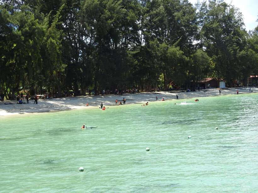 Kota Kinabalu: Island Hopping with Snorkeling & Meal - The included buffet lunch on Manukan