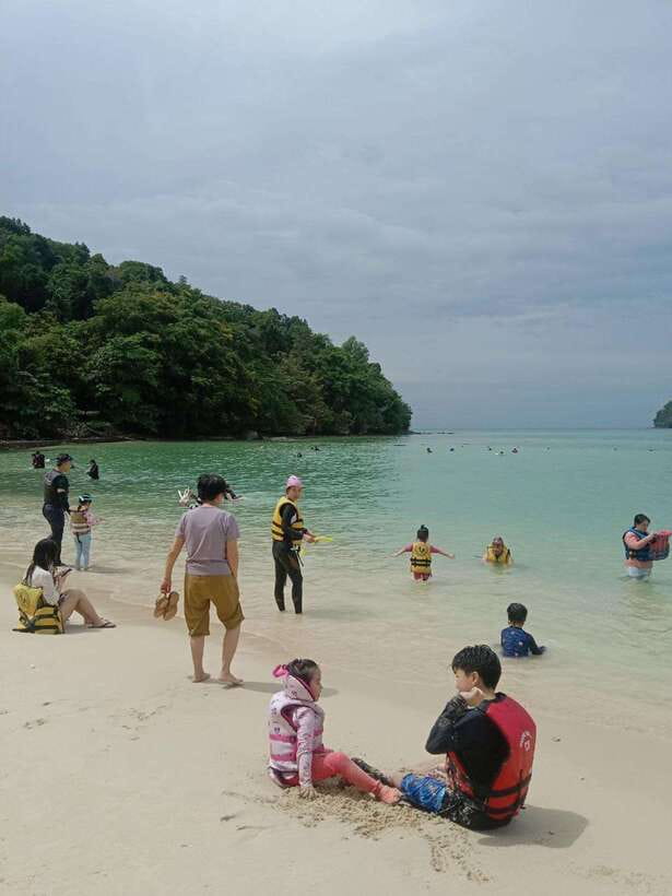 Kota Kinabalu: Manukan & Sapi Islands Snorkeling with Lunch - Who will get the most from this island tour