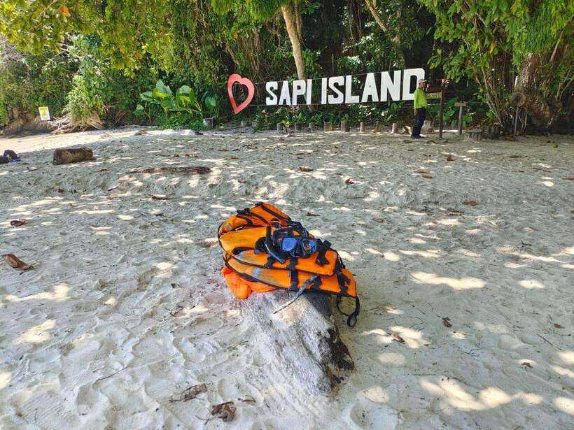 Kota Kinabalu: Twin Island Day Trip Tour ( Sapi & Manukan ) - Sapi Island: three hours for beach time and lunch