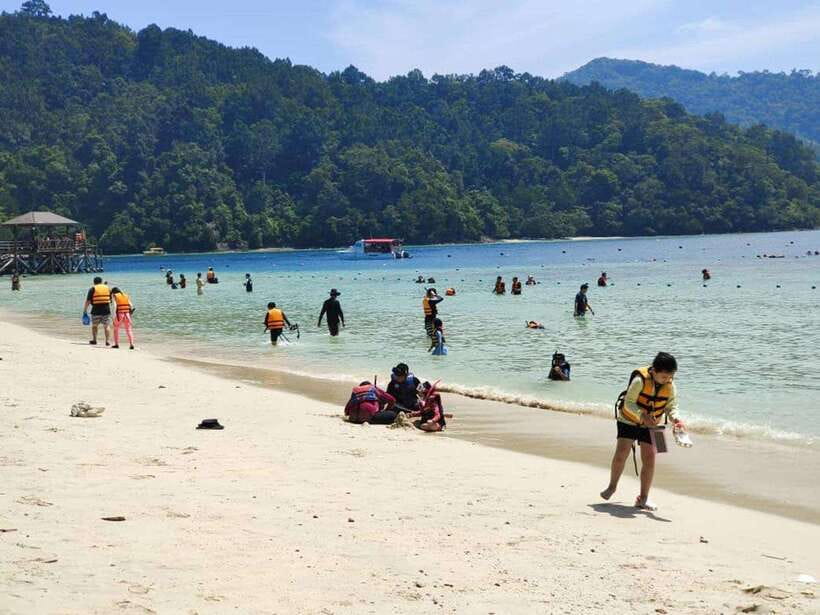 Kota Kinabalu: Twin Island Day Trip Tour ( Sapi & Manukan ) - What the group setup means for your day