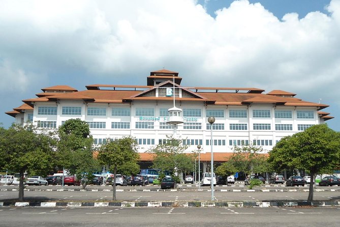 Kuala Lumpur (17 Attractions) Sightseeing Tour from Port Klang - Petronas Twin Towers and KL Tower are mostly photo stops