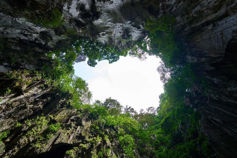 Kuala Lumpur Adventure:Kanching Falls, Ramayana & Batu Caves - Three northern Kuala Lumpur sights in 330 minutes