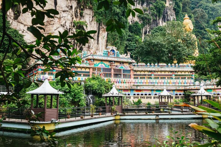 Kuala Lumpur: Batu Caves Half-Day Tour with Pick-Up Option - The batik workshop: craft before caves