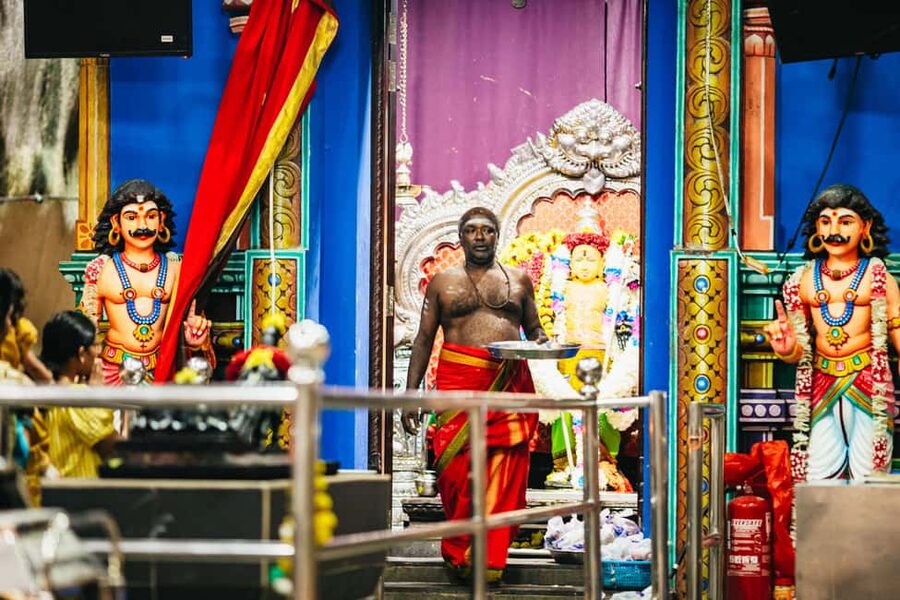Kuala Lumpur: Batu Caves Half-Day Tour with Pick-Up Option - Arriving at Batu Caves and meeting Lord Murugan