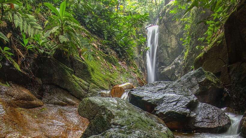Kuala Lumpur: Batu Caves, Ramayana Caves & Kanching Falls - Ramayana Cave and its colorful story