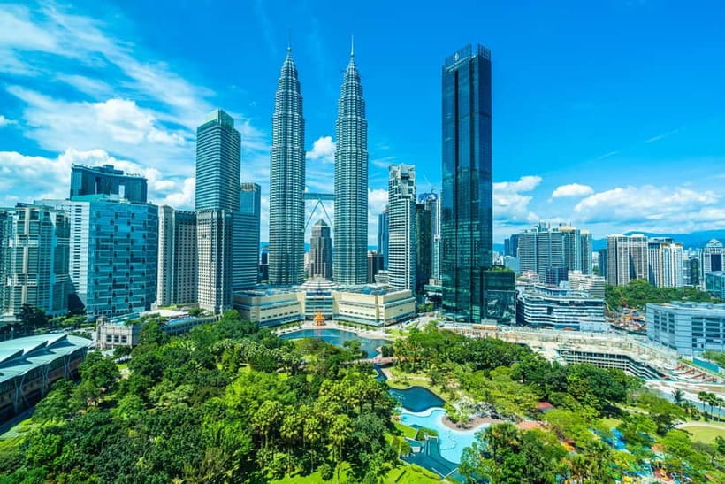 Kuala Lumpur: City Highlights, Batu Caves, and Malacca Tour - Batu Caves and the rainbow staircase