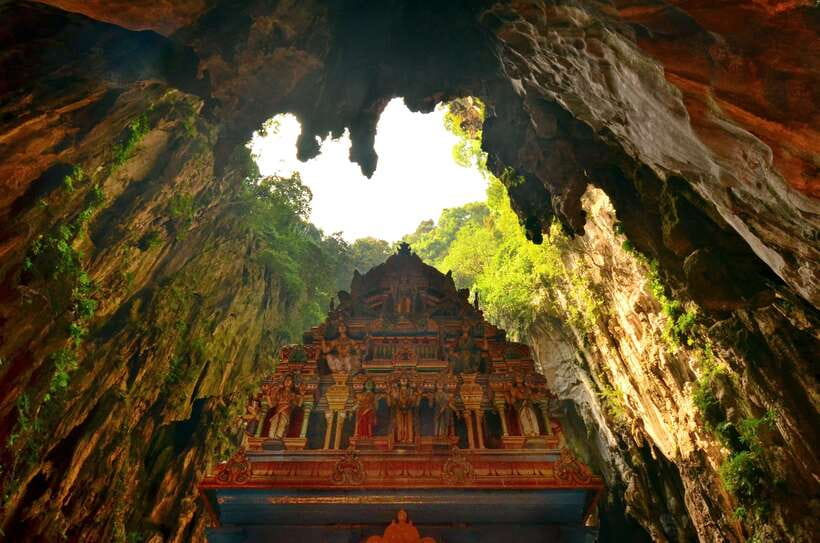 Kuala Lumpur: City Tour & Batu Caves Combo - Batik painting and the practical shopping stop