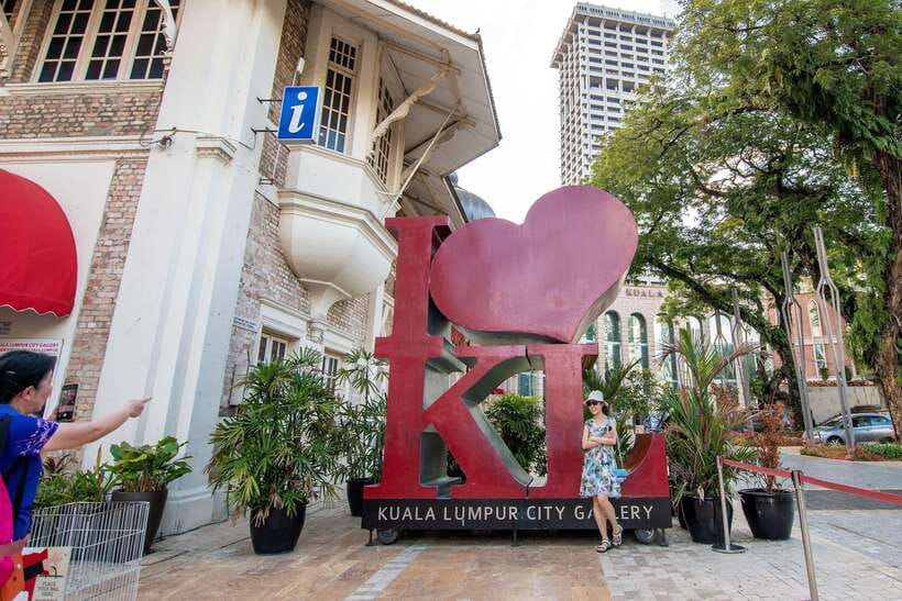 Kuala Lumpur: City Tour & Batu Caves Combo - National Mosque and the old railway station