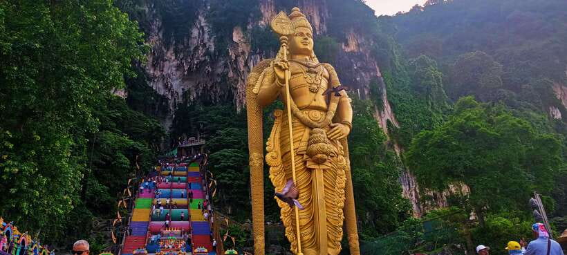 Kuala Lumpur: City Tour & Batu Caves Combo - Climbing the 272 steps at Batu Caves