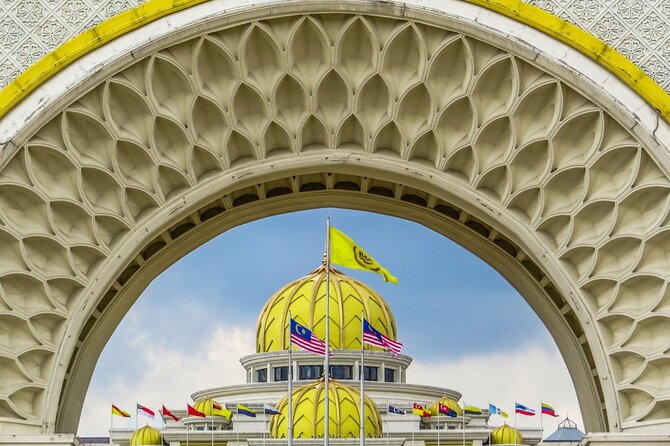 Kuala Lumpur City Tour with Batu Caves Discovery (Shared) - National Mosque and Its Modern Design
