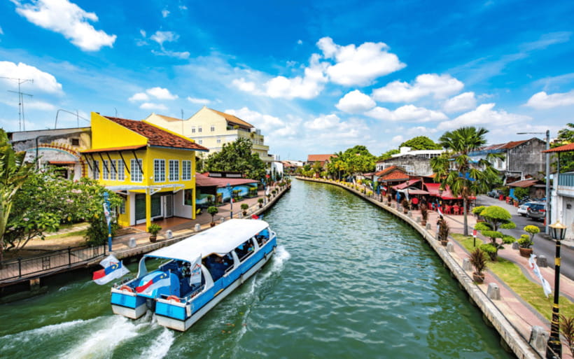 Kuala Lumpur Discovery: Shared Group Tour from Port Klang - Central Market for crafts and local souvenirs