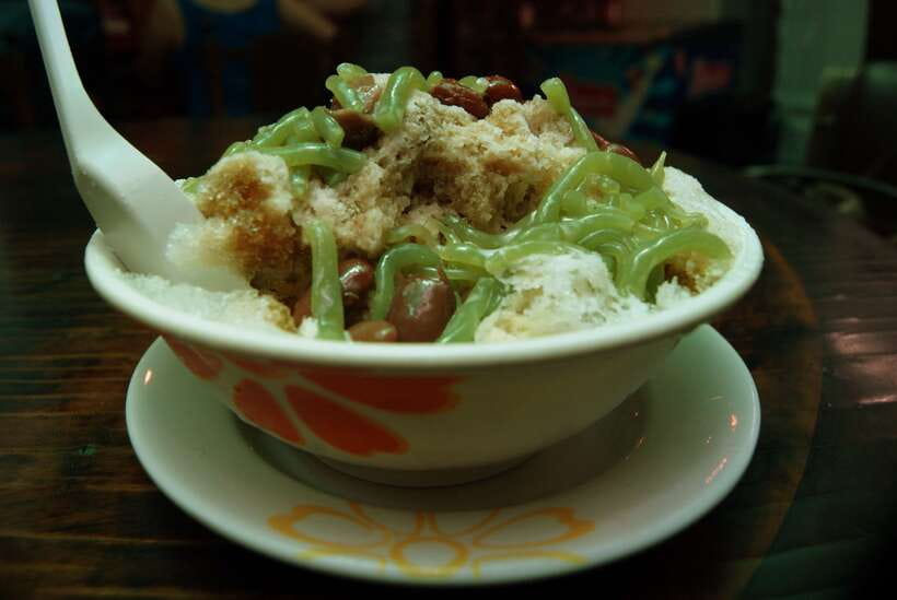 Kuala Lumpur: Evening Food Tour by Bike - The first miles: neighborhoods instead of postcard streets